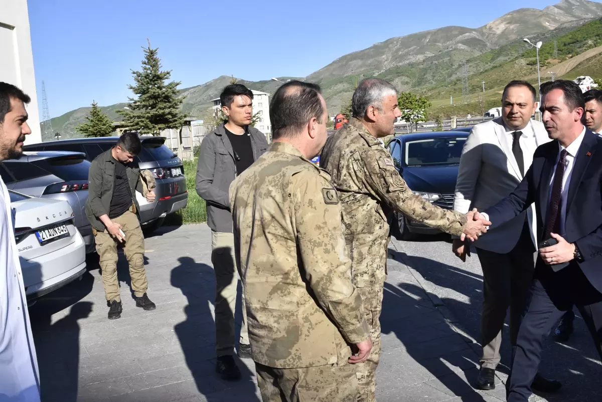 Bitlis'te Polis Aracının Takla Attığı Kazada 2 Polis Yaralandı