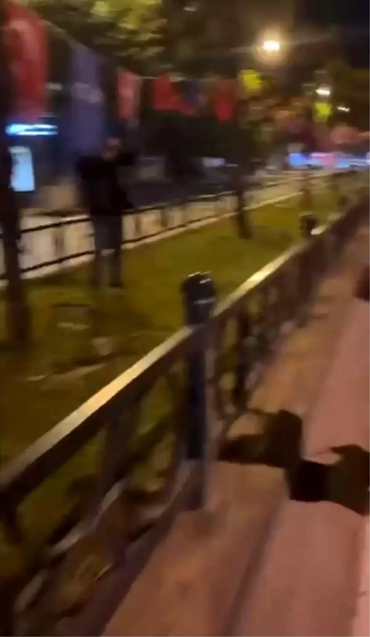Bursa'da Bayrak Yakma Girişimi Engellendi