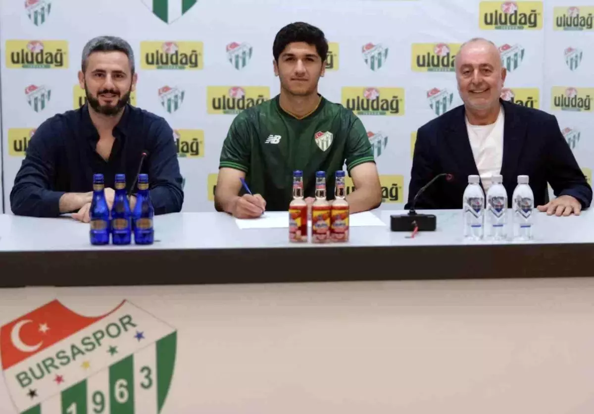 Bursaspor, Genç Yeteneği Ensar Duman ile Profesyonel Sözleşme İmzaladı
