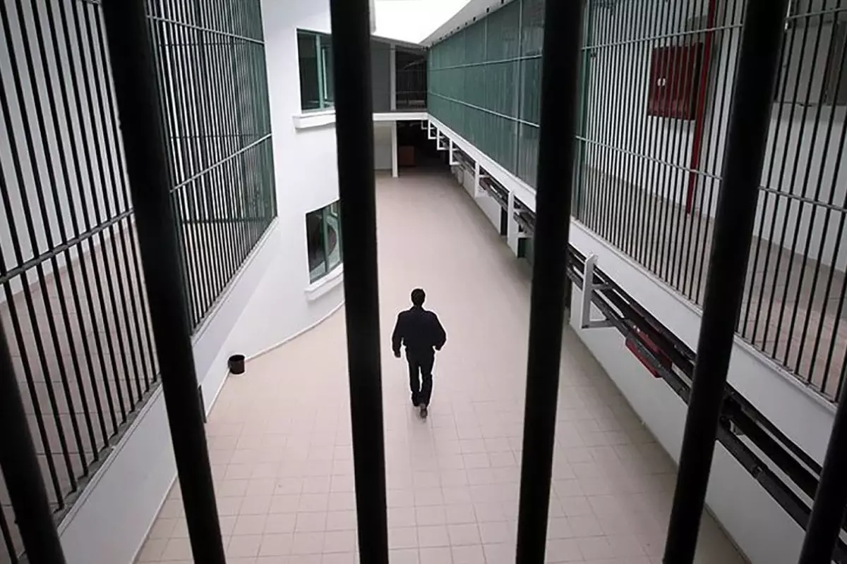 Cezaevine uyuşturucu sokan avukata 46 yıl hapis istemi