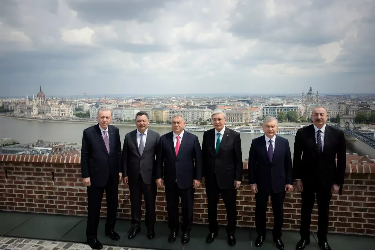 Cumhurbaşkanı Erdoğan, Türk Devletleri Teşkilatı Zirvesi'nde Hatıra Fotoğrafı Çektirdi