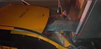 Demir borular araca ok gibi saplandı, sürücü feci şekilde can verdi