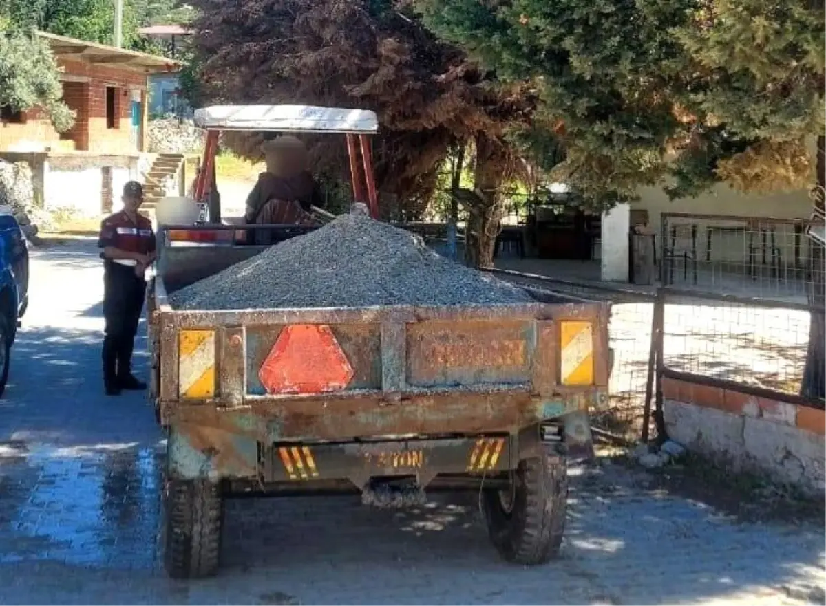 Aydın'da İzinsiz Kum Çeken Şahıs Jandarma Tarafından Yakalandı
