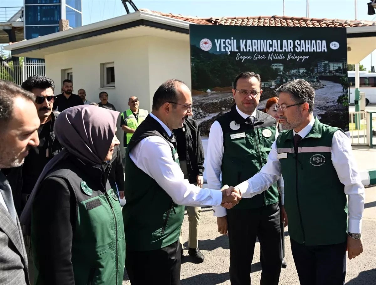 Tarım ve Orman Bakanı Yumaklı, DSİ'ye Yeni Araçlar Teslim Etti