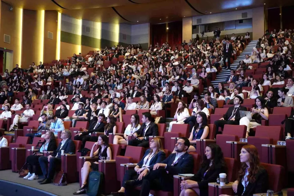 Dünyaca ünlü genetik uzmanları Acıbadem Üniversitesi'nde buluştu