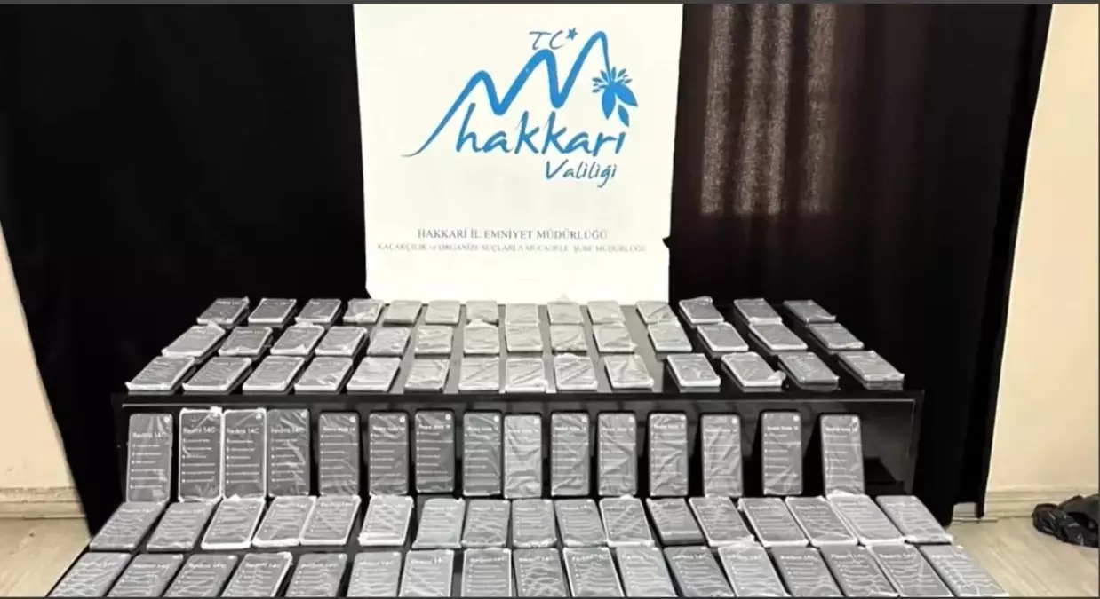 Hakkari'de 136 Kaçak Cep Telefonu Ele Geçirildi