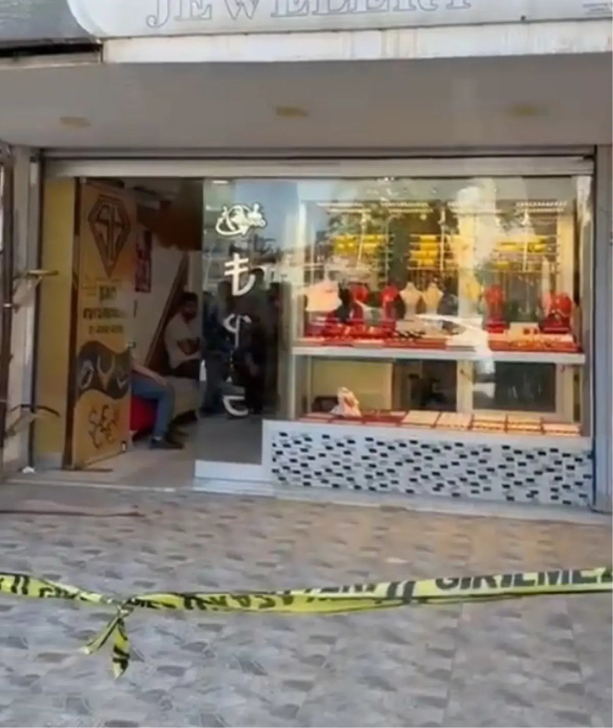Reyhanlı'da Kuyumcu Dükkanında Silahlı Saldırı: Bir Kişi Hayatını Kaybetti