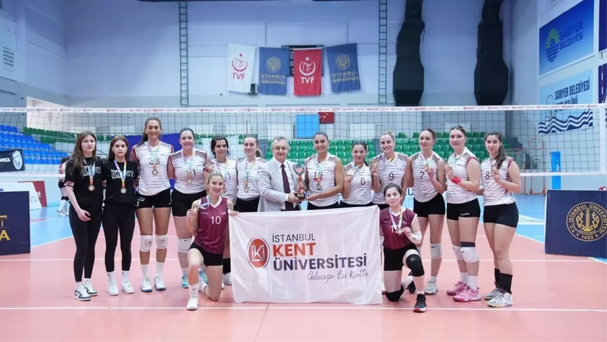 İstanbul Kent Üniversitesi Voleybol Kadın Takımı Şampiyon Oldu
