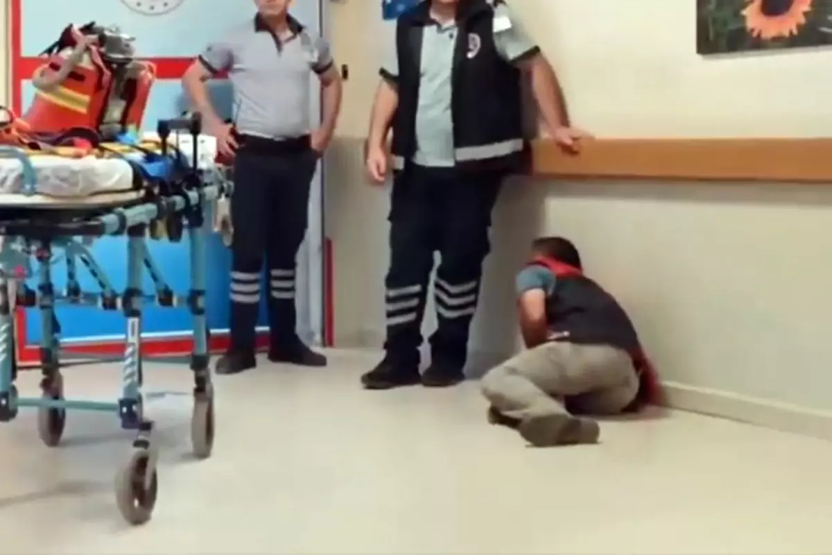 Bir babanın yıkılıp kaldığı an! İnsan bu acıya nasıl dayanır?
