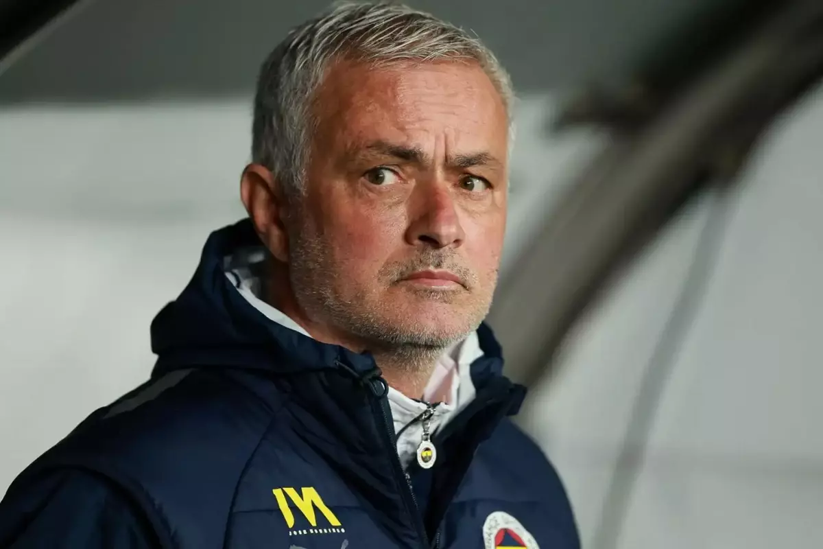 Jose Mourinho Roma Havalimanı'nda görüldü