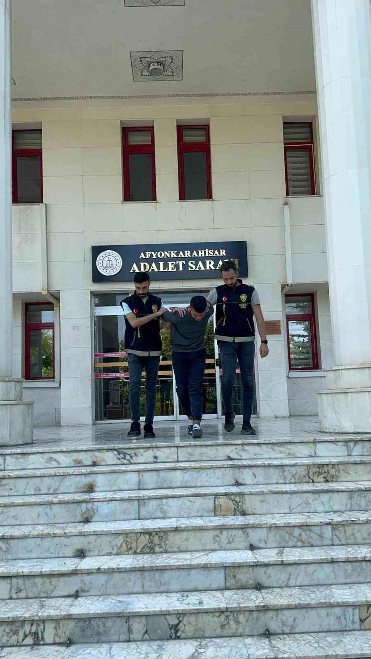 Afyonkarahisar'da Kız Arkadaşını Jiletle Öldüren Zanlı Mahkemede İfade Verdi
