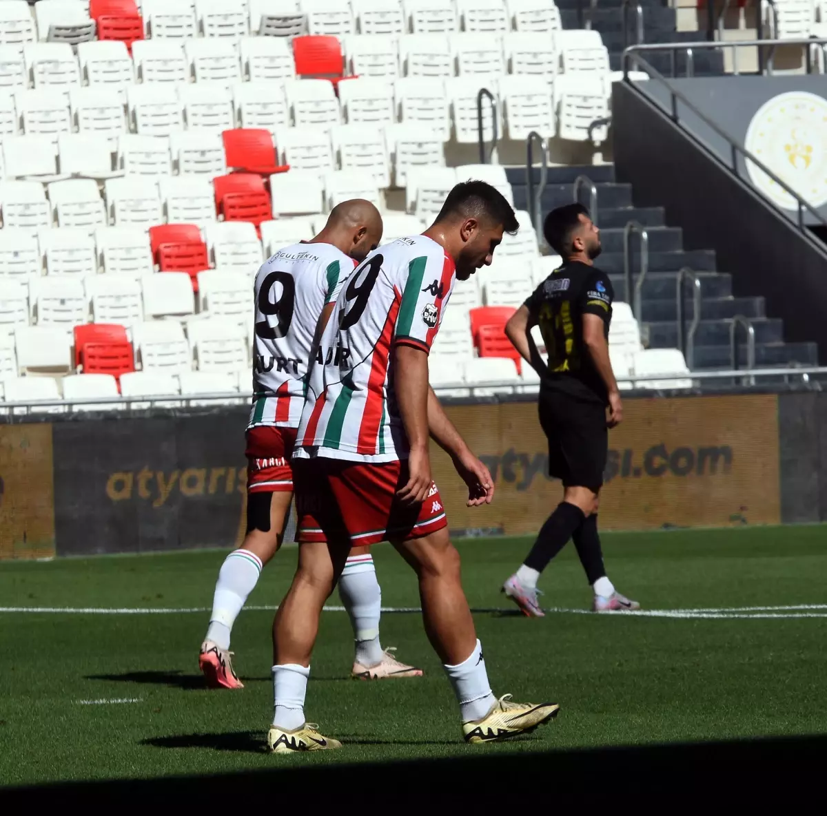 Karşıyaka'da Play-Off Hüsranı ve Taraftar-Futbolcu Gerilimi