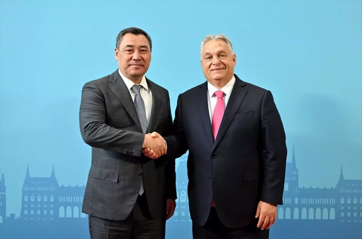 Kırgızistan Cumhurbaşkanı Caparov, Macaristan'ı Türk dünyası ile AB arasında köprü olarak tanımladı