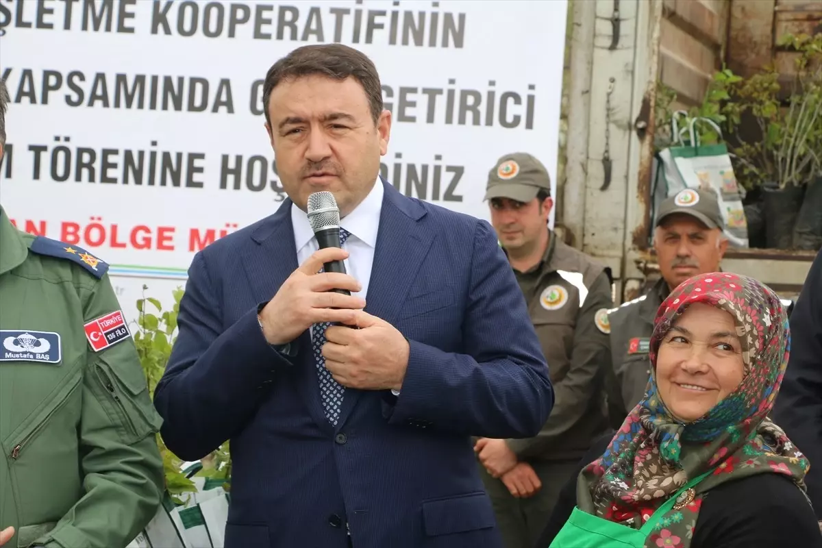 Kütahya'da Kadın Kooperatifine Gelir Getirici Fidan Dağıtımı Yapıldı