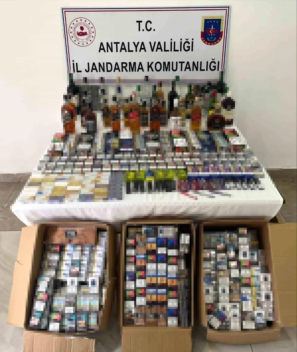 Manavgat'ta Kaçak Ürün Operasyonu: Binlerce Paket Sigara ve Kaçak İçecek Ele Geçirildi