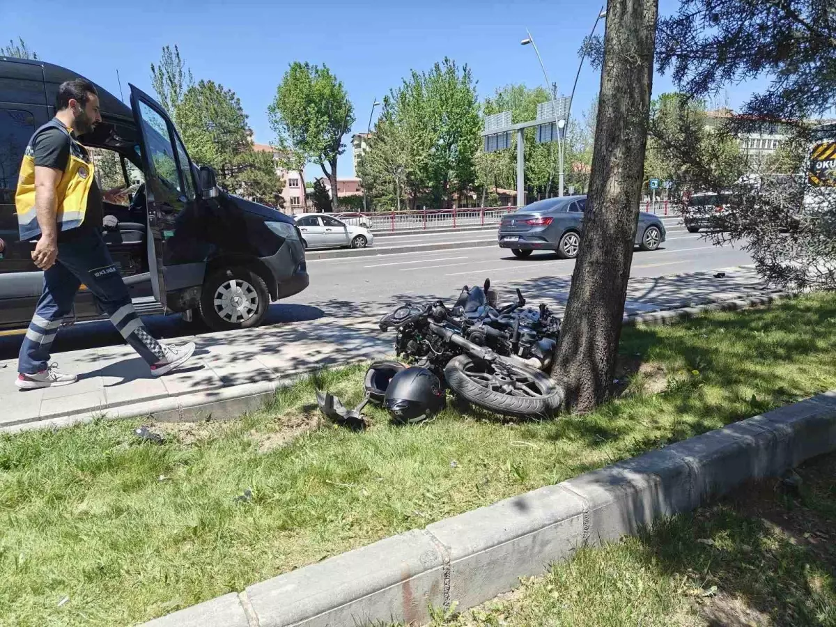 Kayseri'de Motosiklet Kazası: İki Yaralı