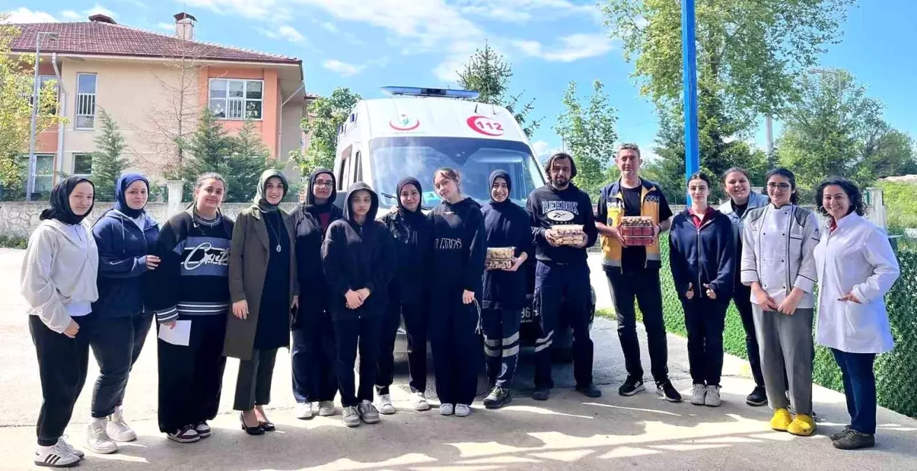 Lise Öğrencilerinden Acil Sağlık Çalışanlarına Ziyaret