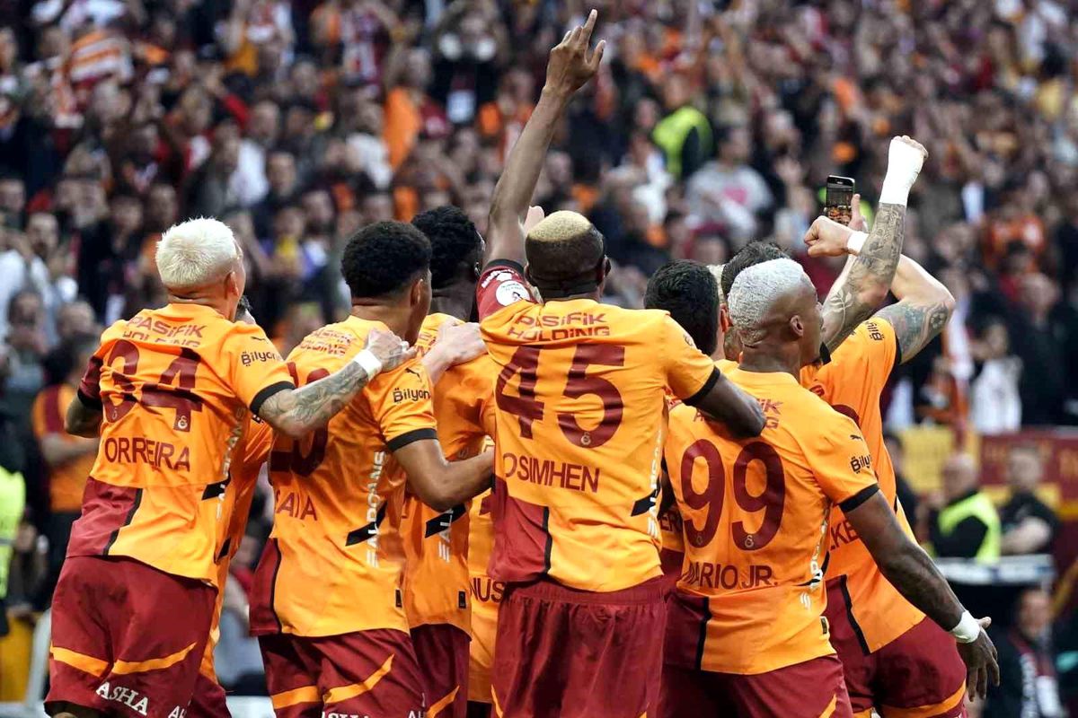 Galatasaray 2024-2025 Sezonunu Şampiyon Olarak Tamamladı
