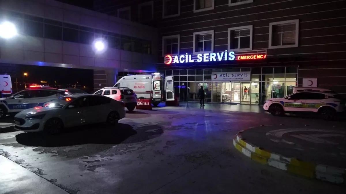 Çanakkale'de polis motosikleti üniversite öğrencisine çarptı: Ağır yaralı
