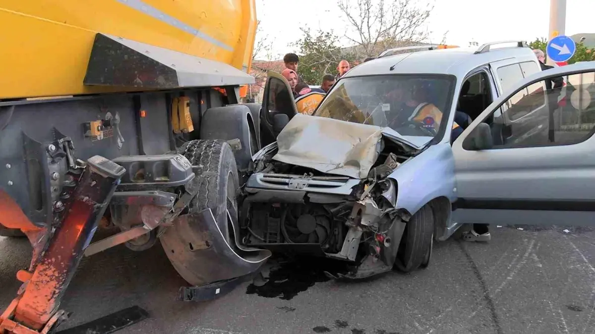 Kütahya'da Trafik Kazası: 5 Kişi Yaralandı
