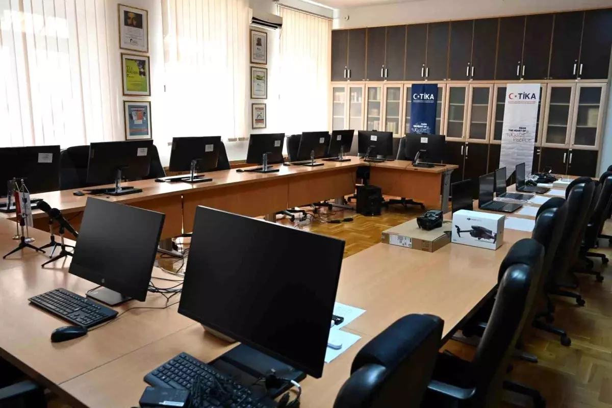 TİKA, Karadağ Üniversitesi Tarih Enstitüsü'ne Destek Sağladı