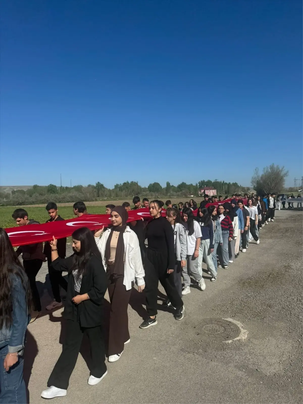 Sivas'ta Gençlik Haftası Etkinlikleri Kapsamında Yürüyüş Düzenlendi
