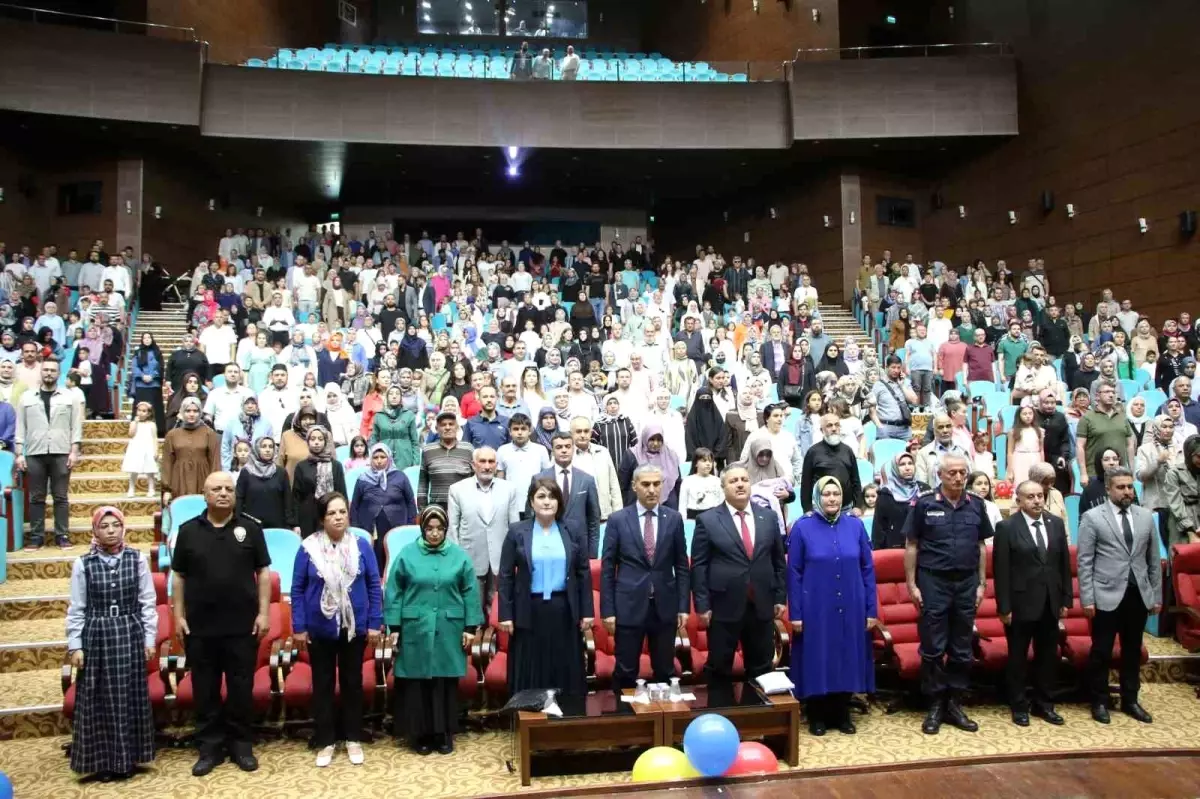 Uşak'ta Kur'an Kursları yıl sonu kapanış programları düzenlendi