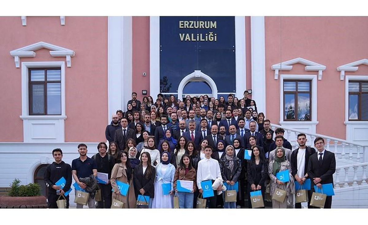 Palandöken Ekonomi Forumu'nda ETÜ Mensuplarına Başarı Belgeleri Takdim Edildi