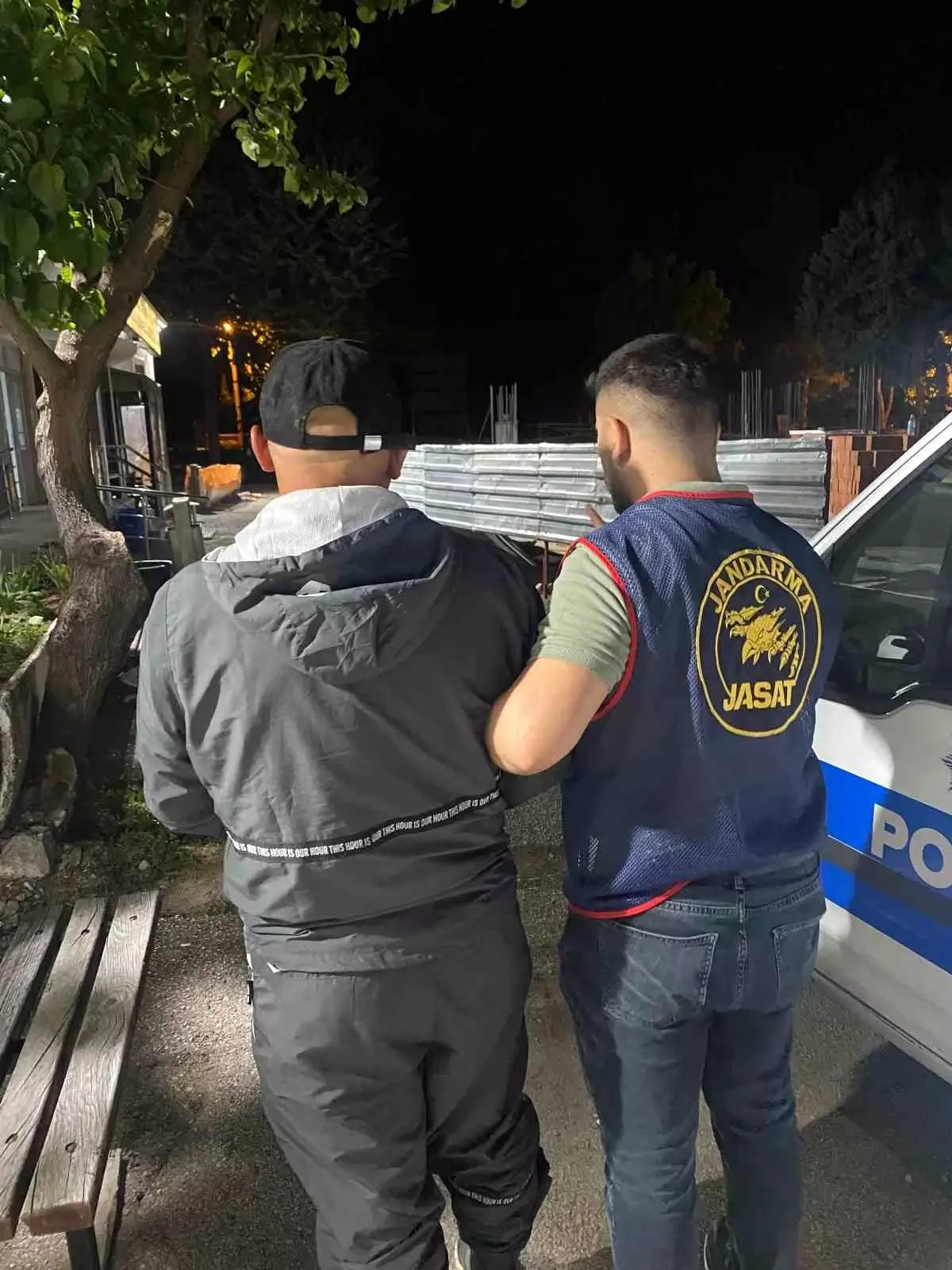 Aranan Hırsız Jandarma Operasyonu ile Yakalandı