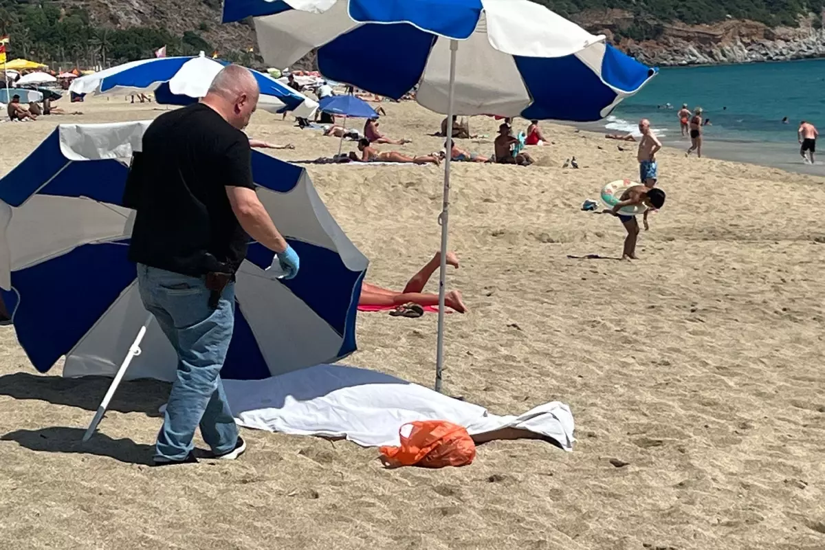 Alanya'da sahilde güneşlenen Alman turist öldü