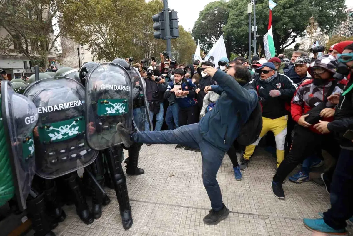 Arjantin'de Emeklilerin Maaş Talebiyle Protesto Gösterisi