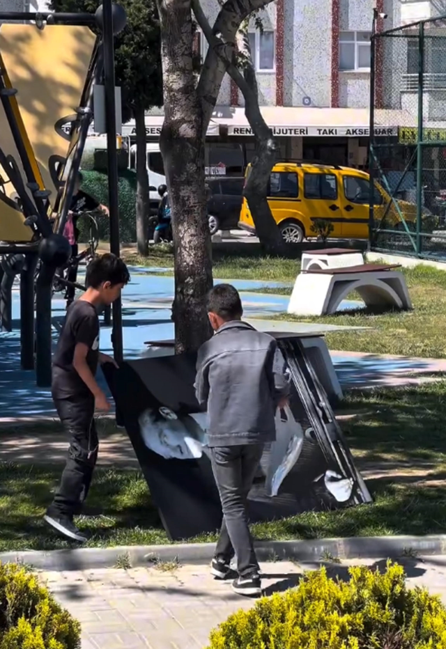 They placed Atatürk's portrait horizontally on the ground, and what happened next was touching