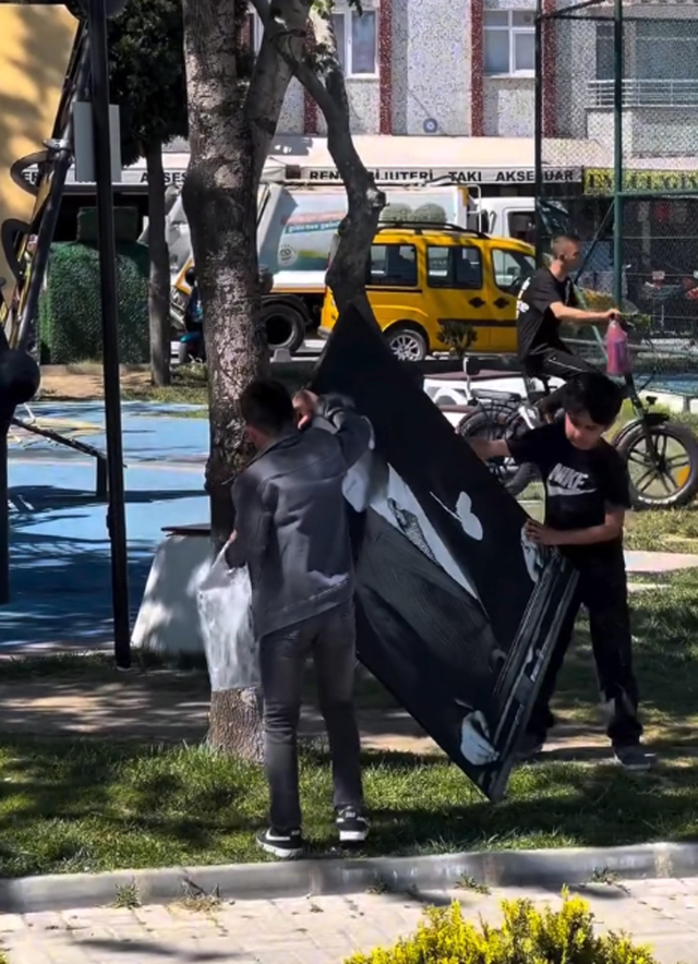 They placed Atatürk's portrait horizontally on the ground, and what happened next was touching