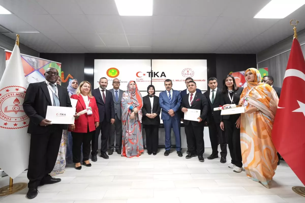 Bakan Tekin, Türkiye Maarif Okulları Kampüs'ünü Ziyaret Etti