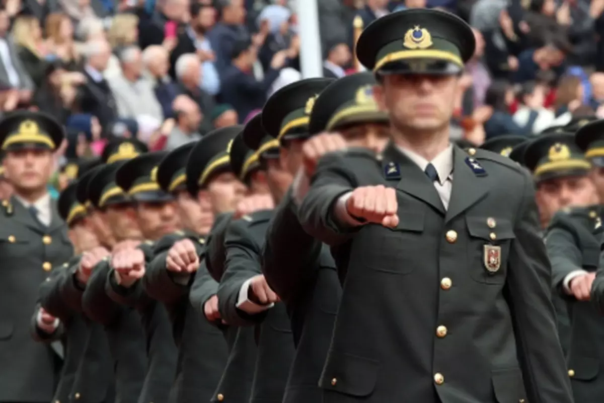 Cumhurbaşkanına TSK'da ihraç yetkisi veren düzenleme geri çekildi
