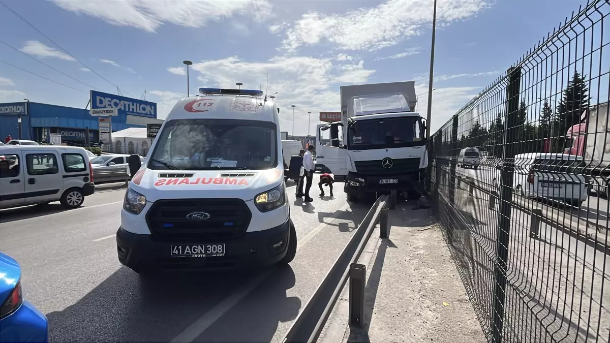 Başiskele'de Kalp Krizi Geçiren Sürücü Kaza Yaptı