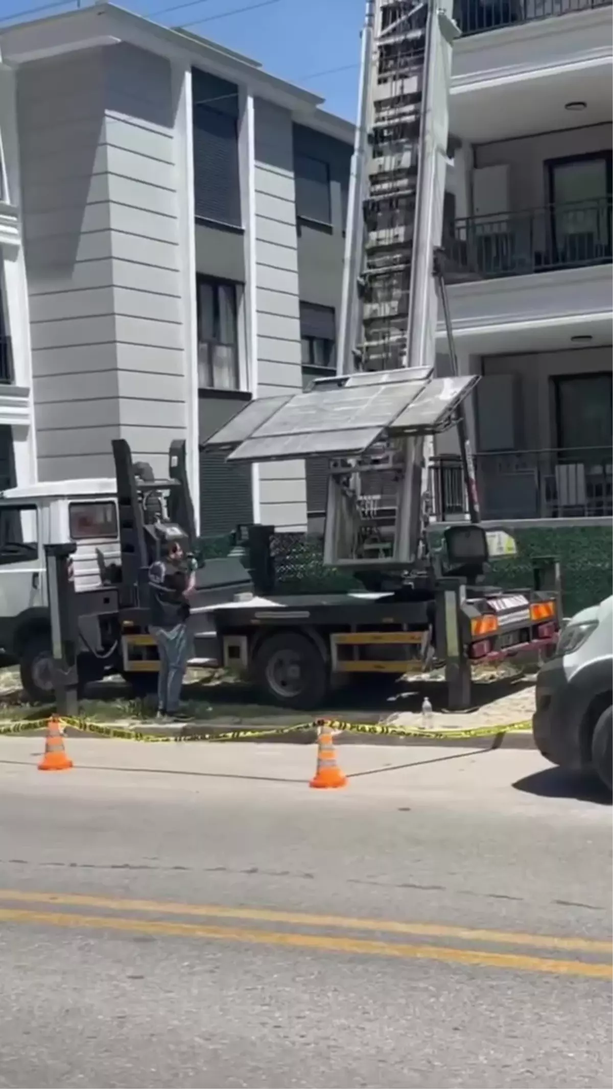 Elektrik teliyle temas eden nakliye asansöründe akıma kapılan genç hayatını kaybetti