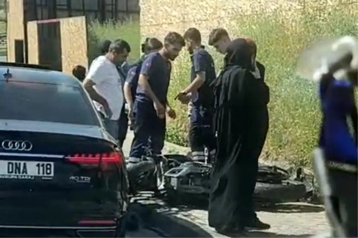 Gaziosmanpaşa'da Motosiklet Kazası: Yaralı Ambulansla Hastaneye Kaldırıldı