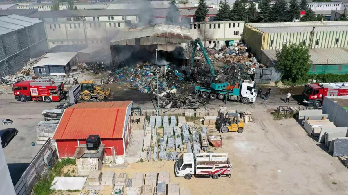 Eskişehir'de Geri Dönüşüm Tesisinde Yangın: 10 Milyon TL Hasar