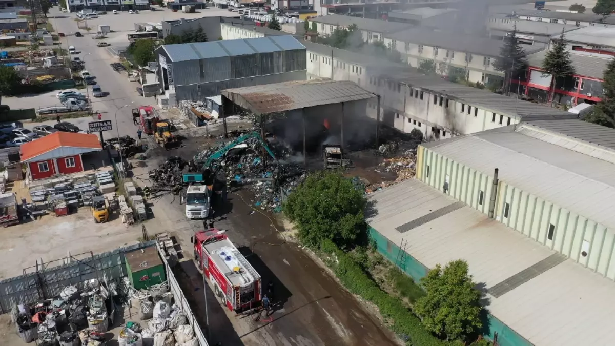 Eskişehir'deki Geri Dönüşüm Tesisi Yangını Kontrol Altına Alındı