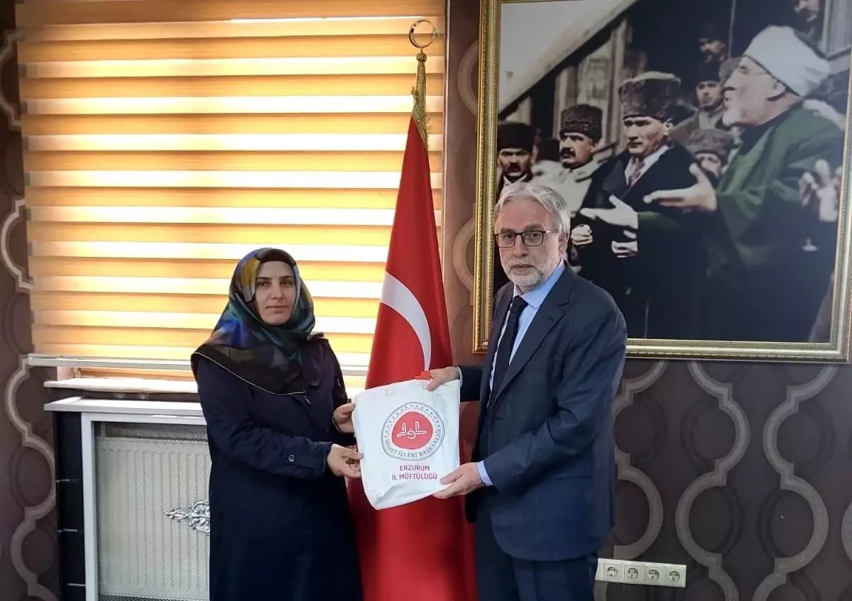 Erzurum'da Kadın Din Görevlileri Arası Hafızlık ve Kur'an Yarışması Düzenlendi
