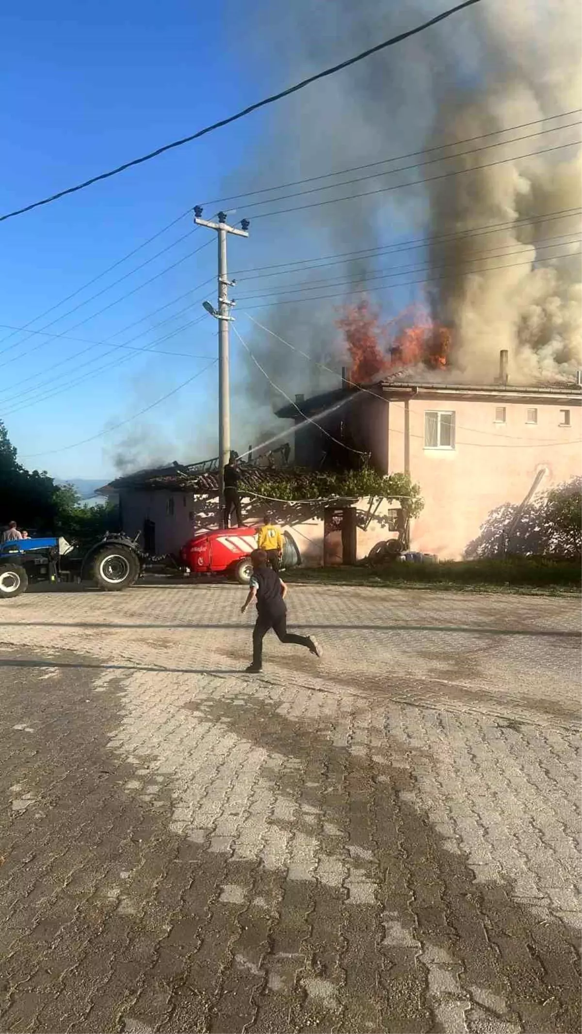 Isparta'da Ahşap Evde Yangın: Can Kaybı Yok