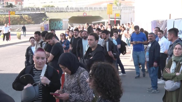 İstanbul'da kaos! 3 bin 41 özel halk otobüsü kontak kapattı İstanbul'da kaos! 3 bin 41 özel halk otobüsü kontak kapattı