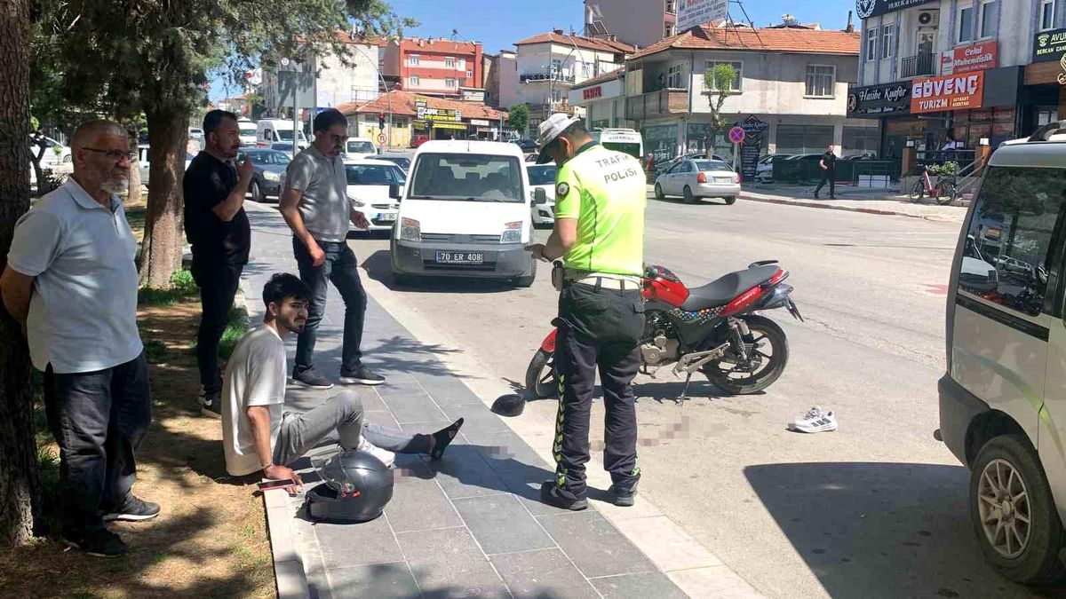 Karaman'da Motosiklet ile Otomobil Çarpıştı: Bir Yaralı
