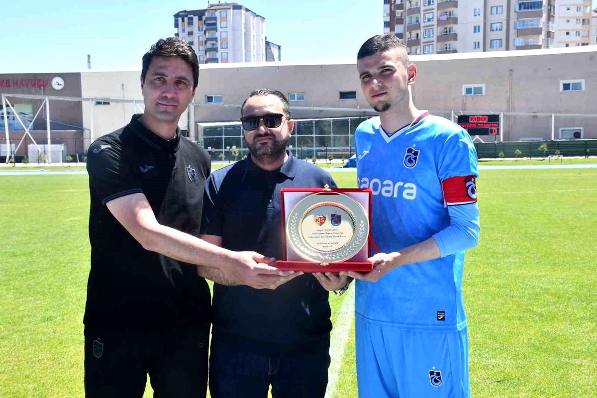 Kayserispor'dan Trabzonspor U19 Takımına Fair-Play Jestı