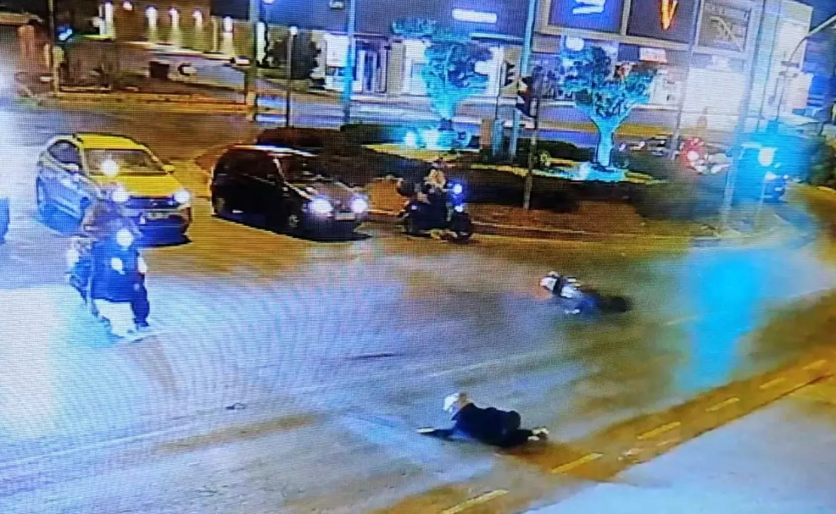 Kuşadası'nda Kırmızı Işık İhlaliyle Motosiklet Kazası