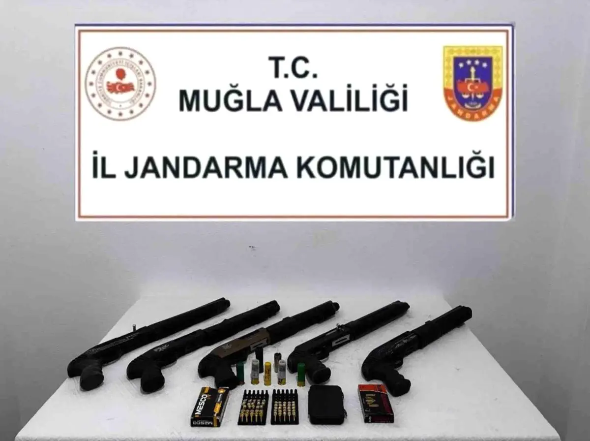 Köyceğiz'de Ruhsatsız Silahlar Ele Geçirildi