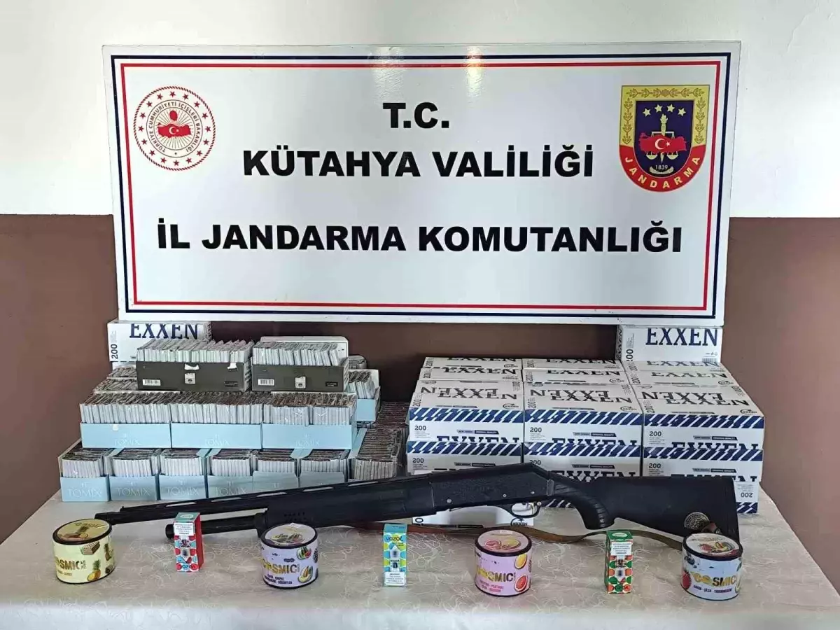 Kütahya'da Kaçakçılık Operasyonu: Çok Sayıda Tütün ve Elektronik Sigara Ele Geçirildi