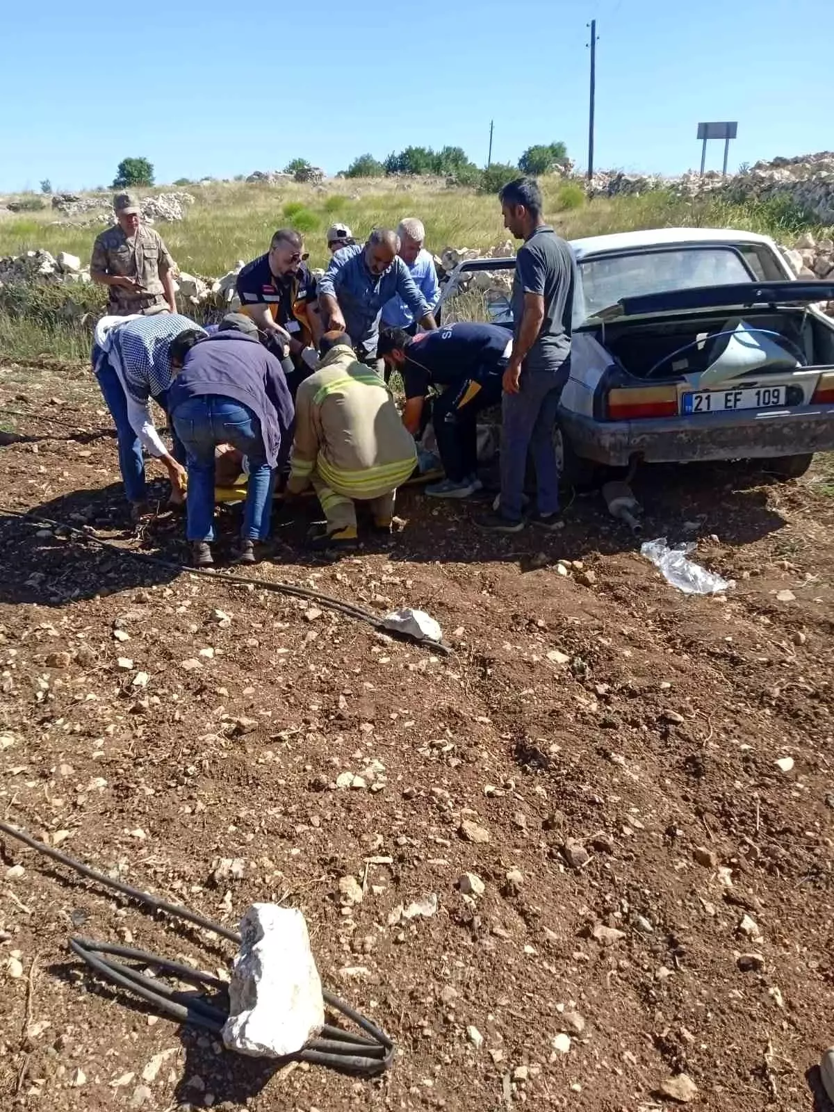 Mardin'de Tarlaya Yuvarlanan Otomobilde 2 Yaralı