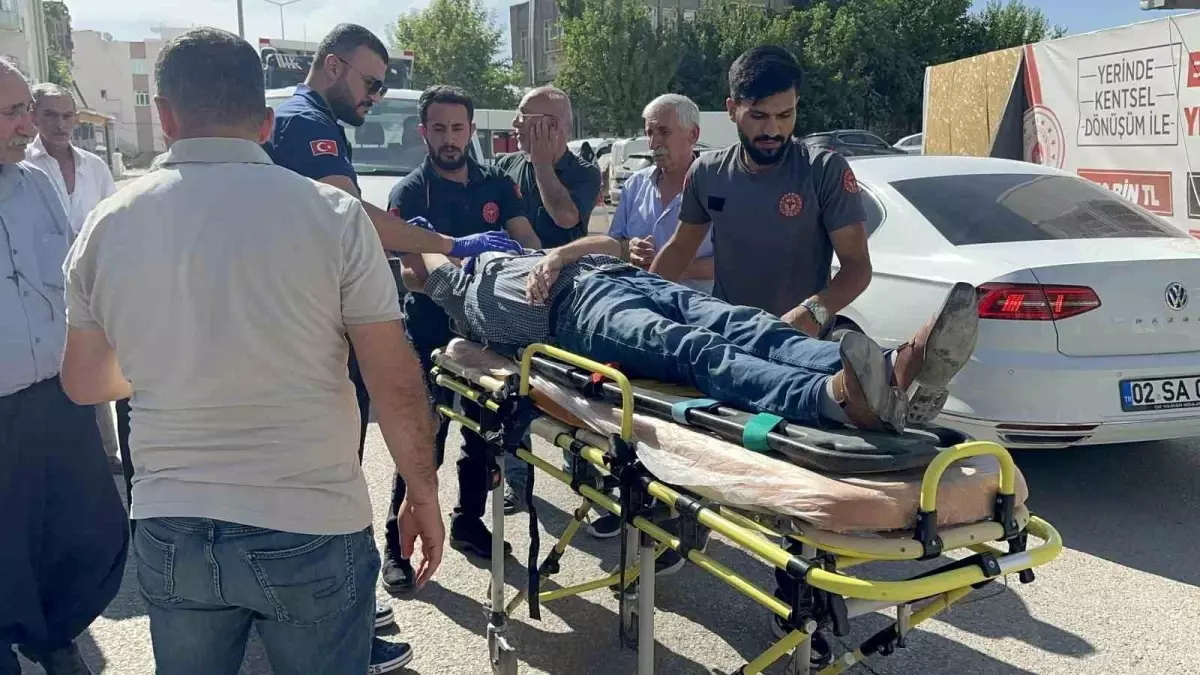 Adıyaman'da Motosiklet Çarpması: Bir Yaya Yaralandı